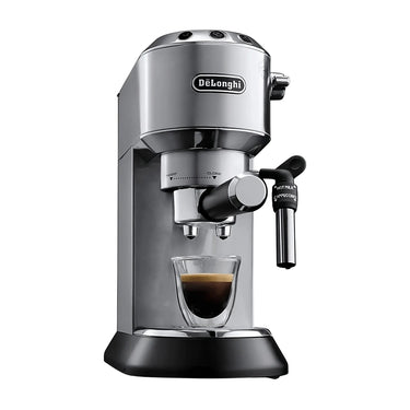 Vista lateral de la cafetera semiautomática Delonghi Dedica Style color plata