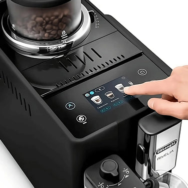 Pantalla táctil de la cafetera superautomática Delonghi Rivelia color negro