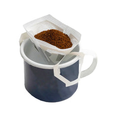 Vista de Hario pack de 22 filtros de papel My Cafe Drip en una taza